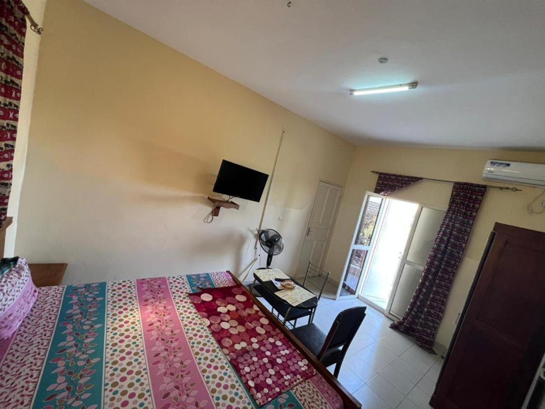 Chez Mimi Hotel Toubab Dialaw Exterior photo